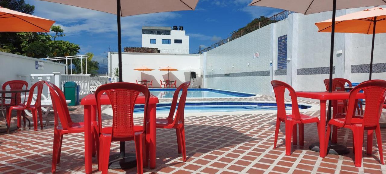 Hotel Emperador Barbosa  Bagian luar foto