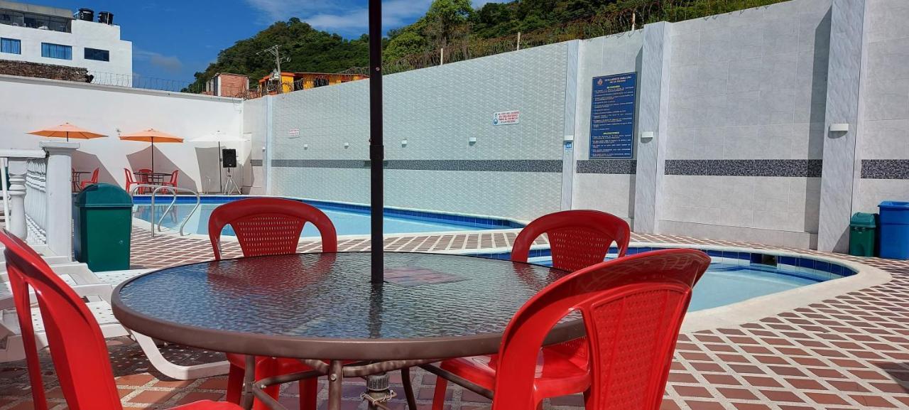 Hotel Emperador Barbosa  Bagian luar foto