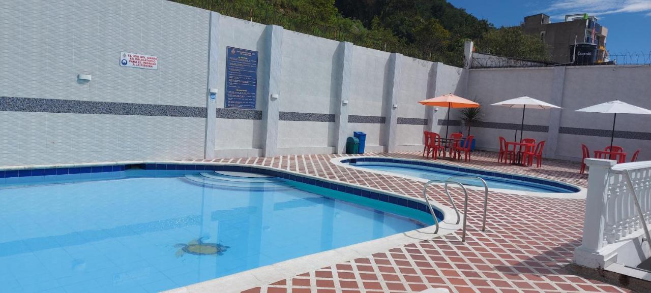 Hotel Emperador Barbosa  Bagian luar foto