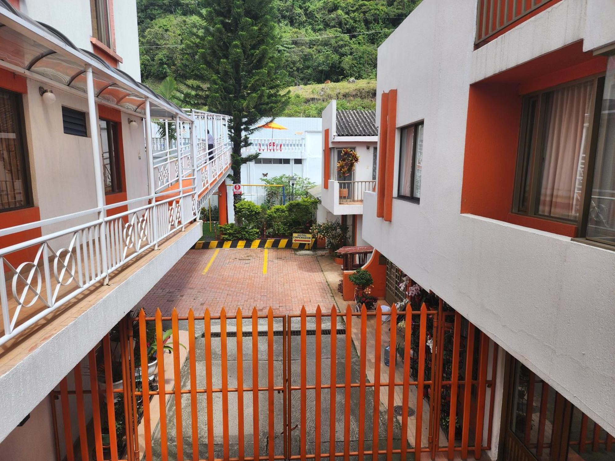 Hotel Emperador Barbosa  Bagian luar foto