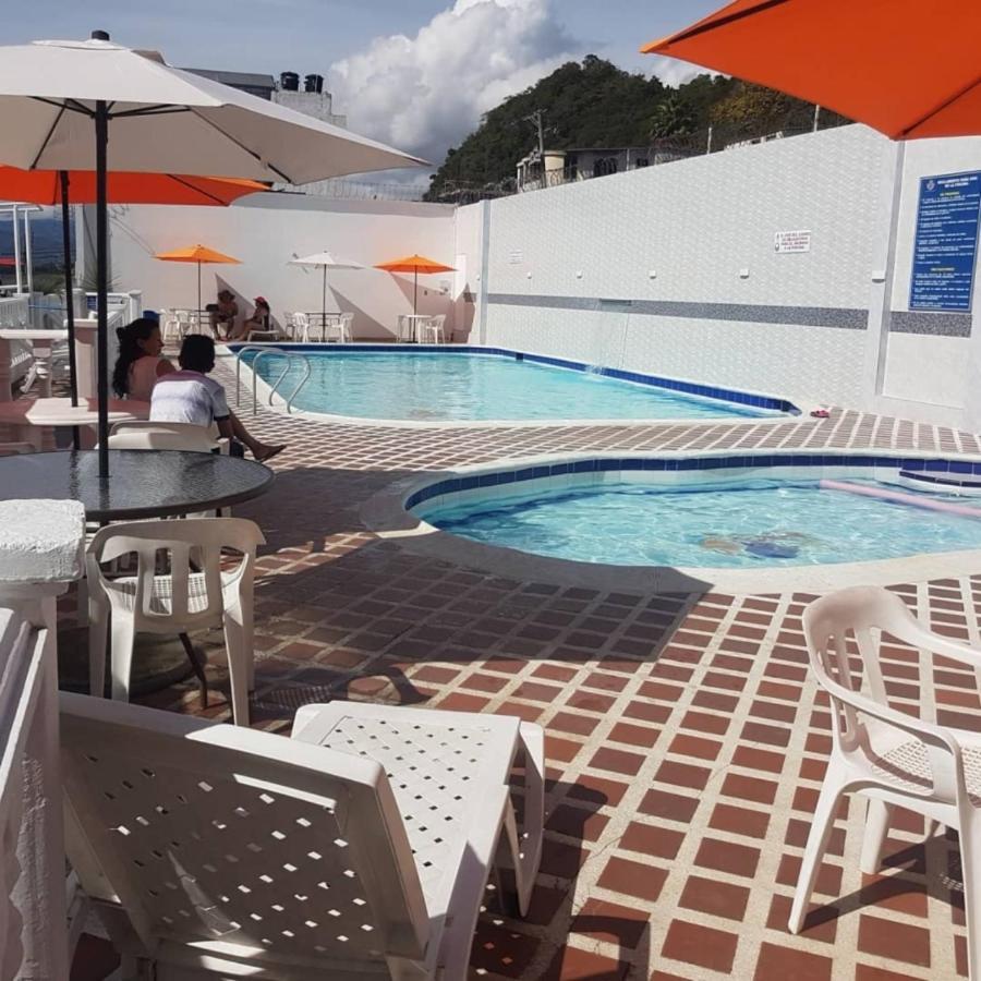 Hotel Emperador Barbosa  Bagian luar foto